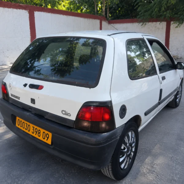 Feu arrière clio 1 Chine — image 3
